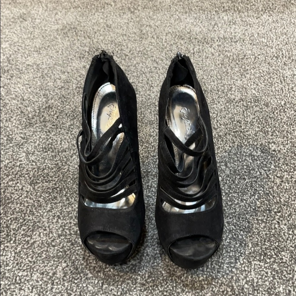 Black Qupid heels size 5.5 in woman